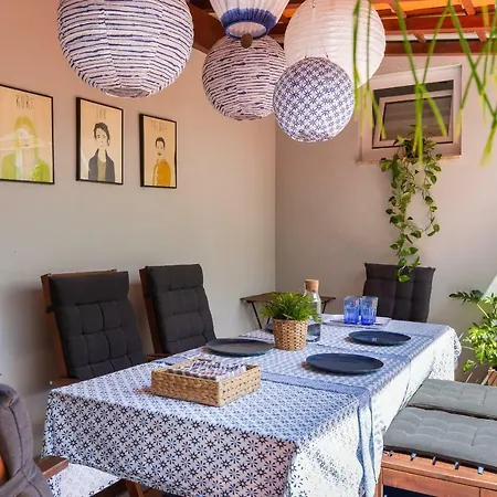 Apartment Luxurious Downtown House With Terrace *
